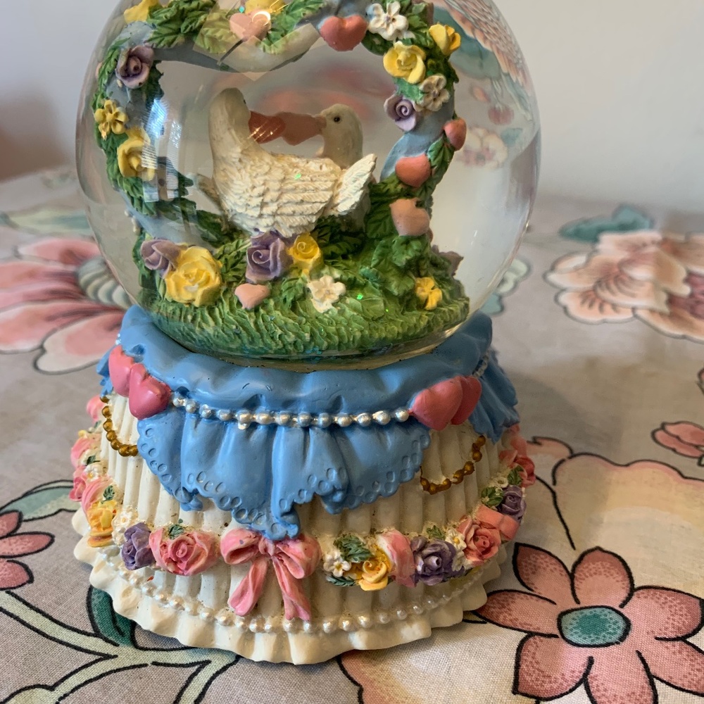 San Francisco music box co  musical snow globe doves l